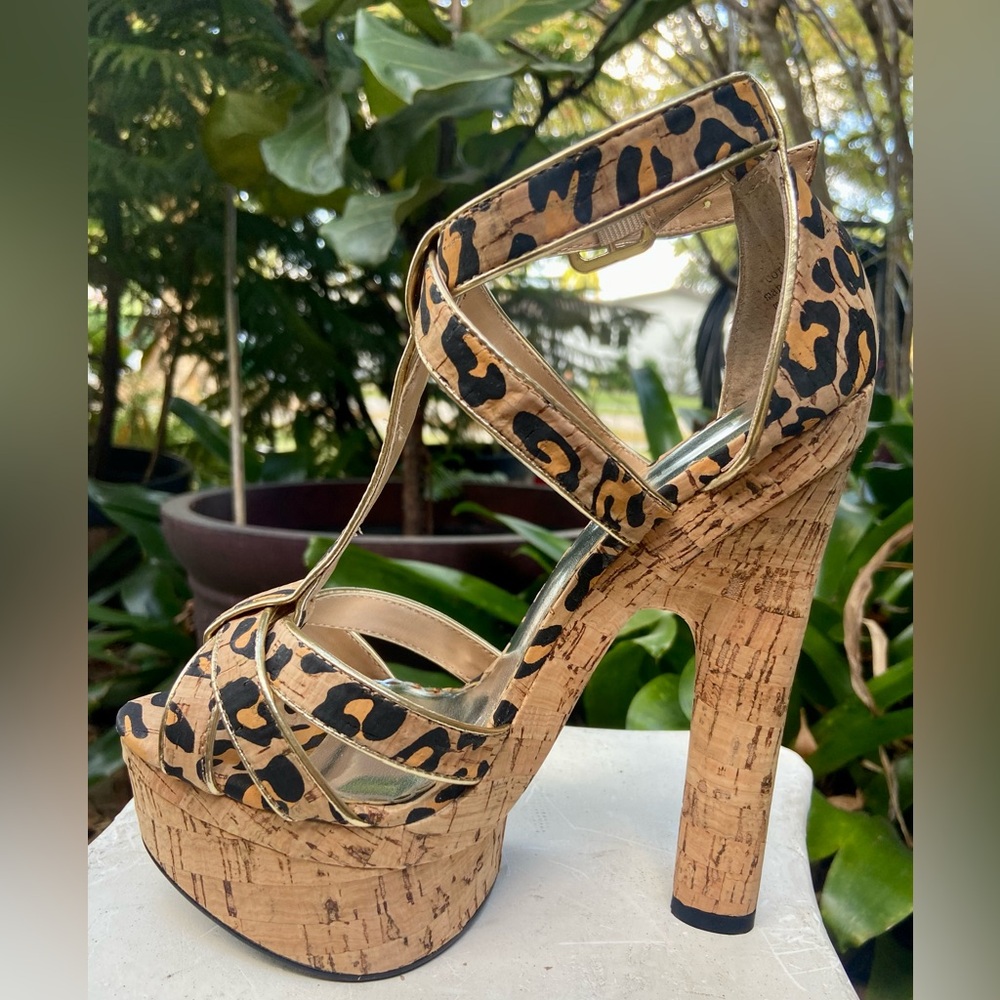 BEBE  CORK  T-STRAP  PLATFORM STILETTOS  LEOPARD. — SIZE 6.5